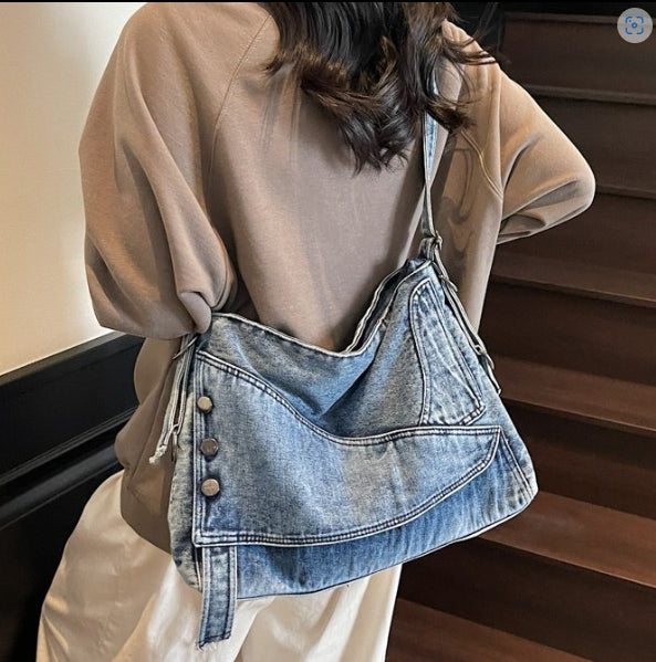 299.9USD--Charming, Fashionable and Soft Shoulder Bag